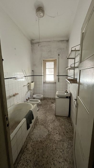 Moradia anos 60 para remodelar com 630m2 de terreno