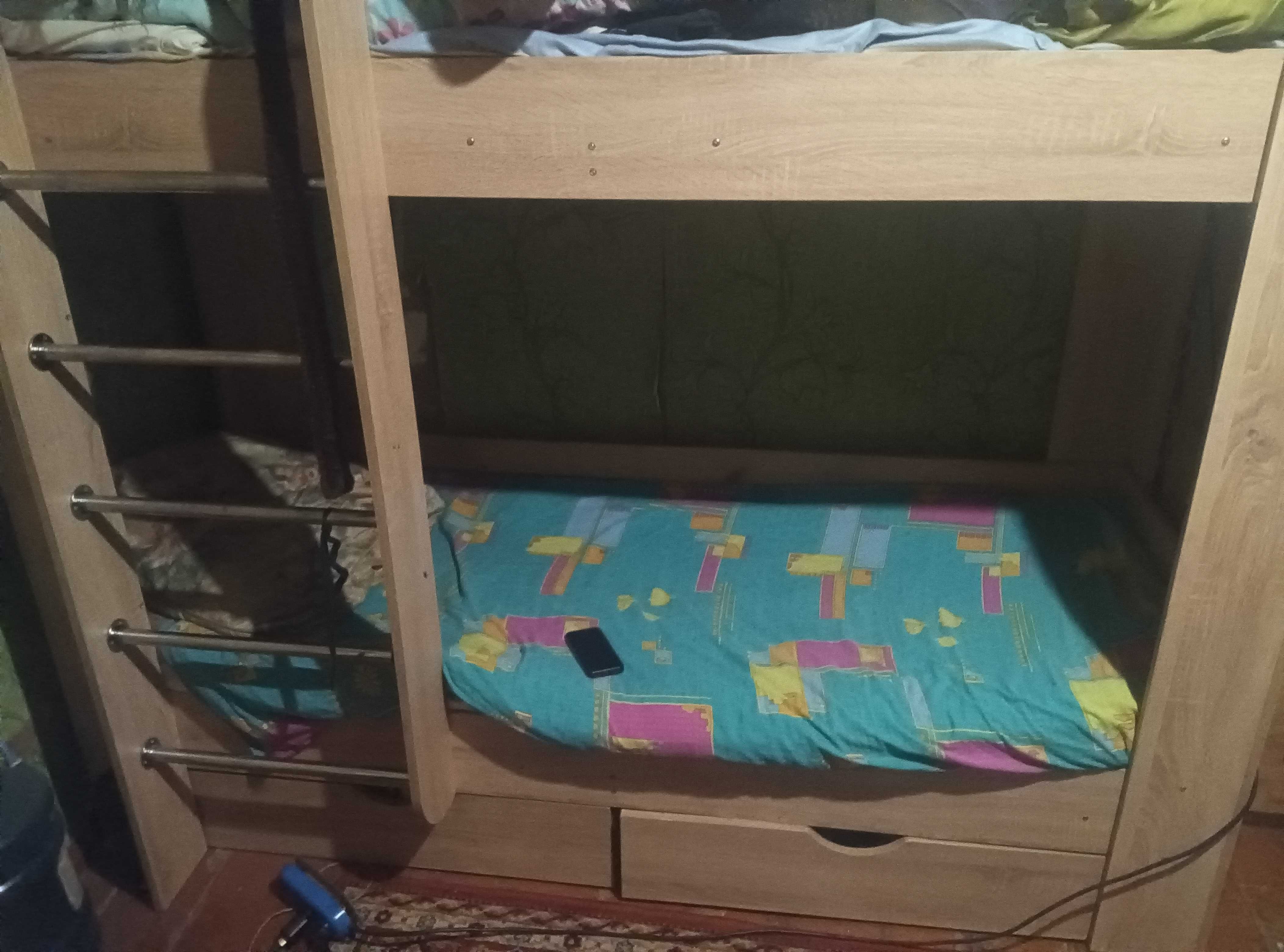 Продам двух ярусную кровать