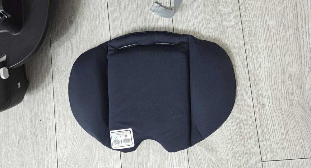 Fotelik samochodowy Cybex Aton M i-Size wraz z dedykowaną bazą ISOFIX