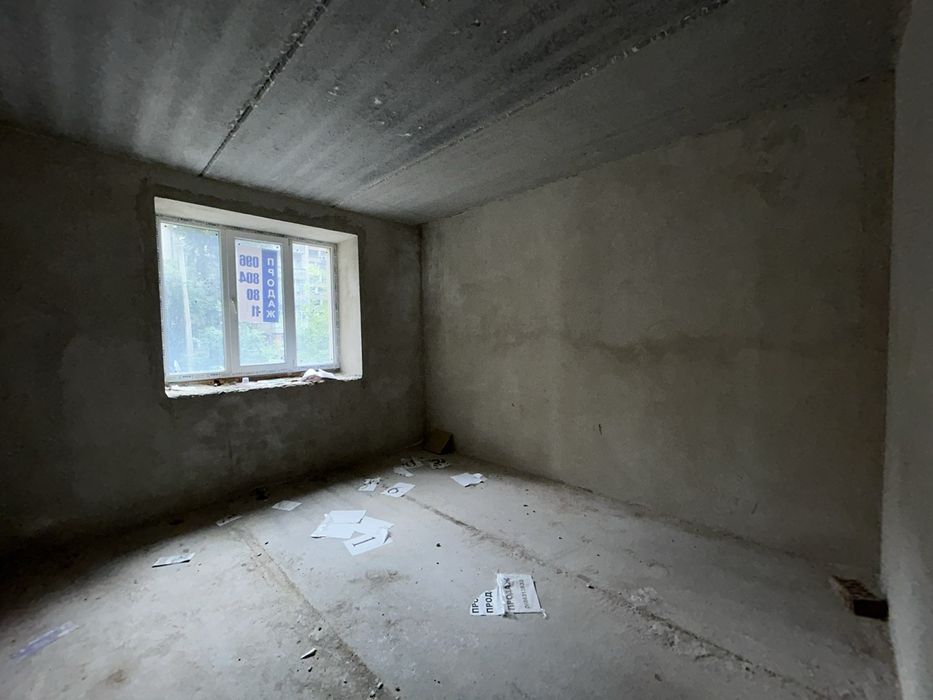 Продаж 3к квартири 109 м² під ремонт - Зданий будинку в центрі міста