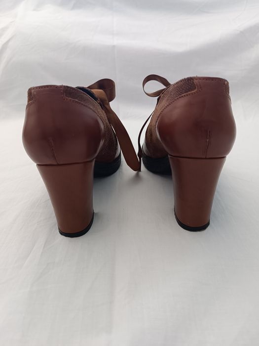 Sapato em pele castanho/camel