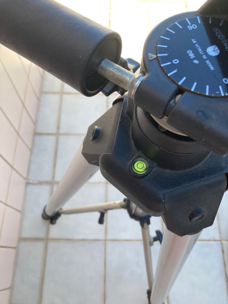 Tripé manfrotto robusto