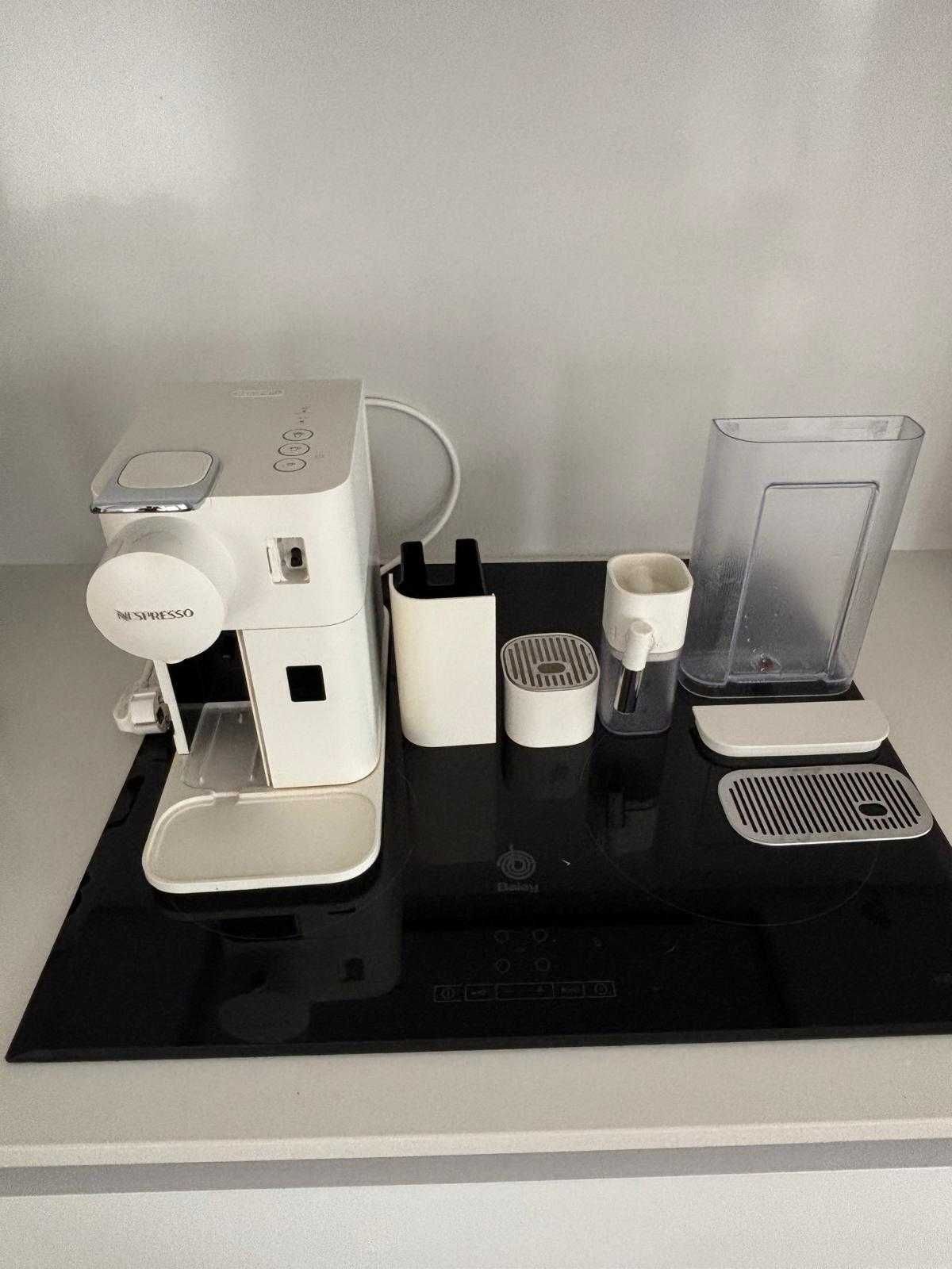 Maquina Cafe Nespresso Lattissima One Delonghi White