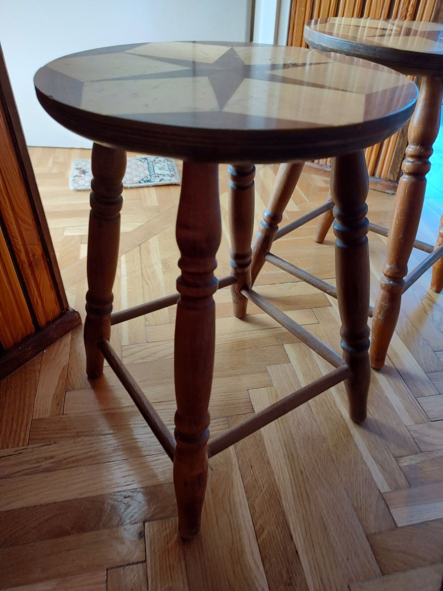 Drewniany Stolik z Krzesłami