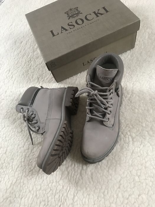 Beżowe szare skórzane buty zimowe, ciepłe trapery nubuk Lasocki