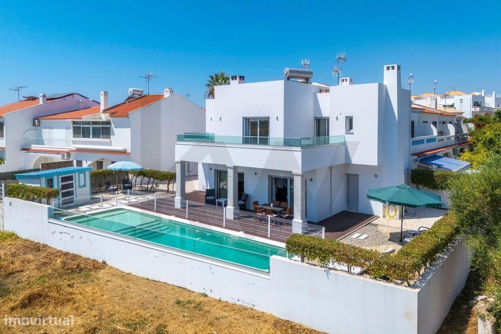 Moradia T4 | Arquitetura moderna | Piscina | a 700 metros da Praia de