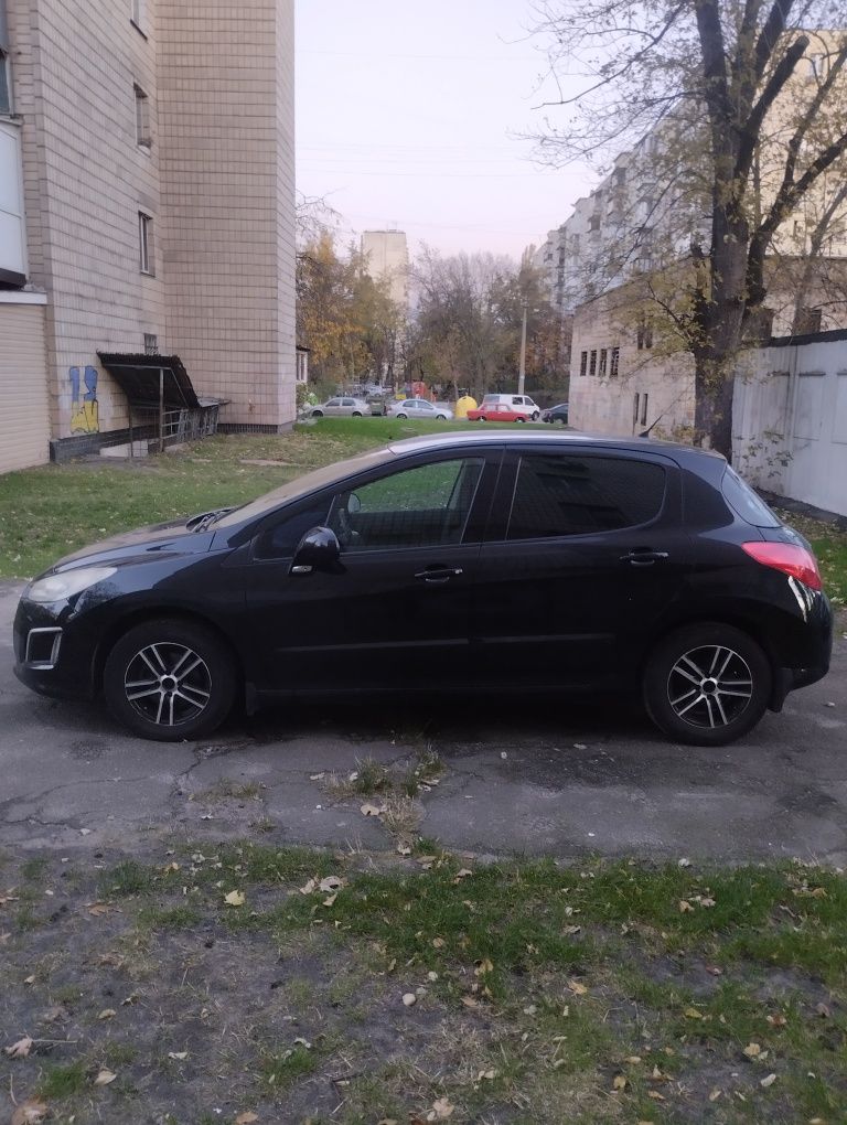 Продаю Peugeot 308