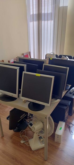 Monitor Philips do komputera.