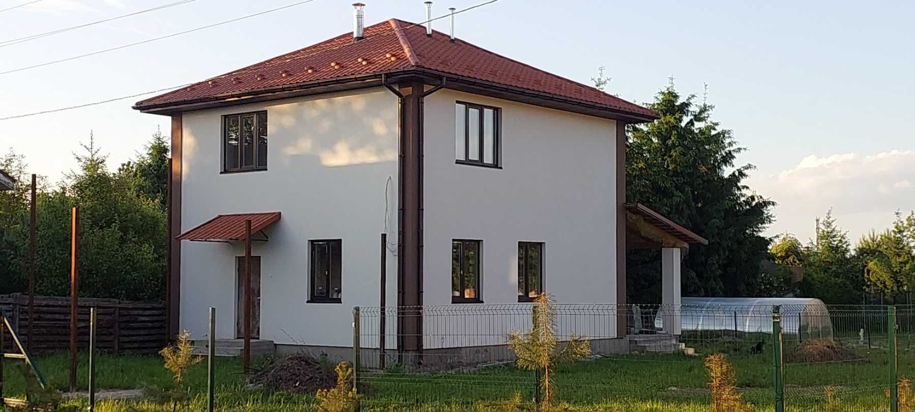 Двоповерховий будинок з частковим ремонтом в Петрівцях