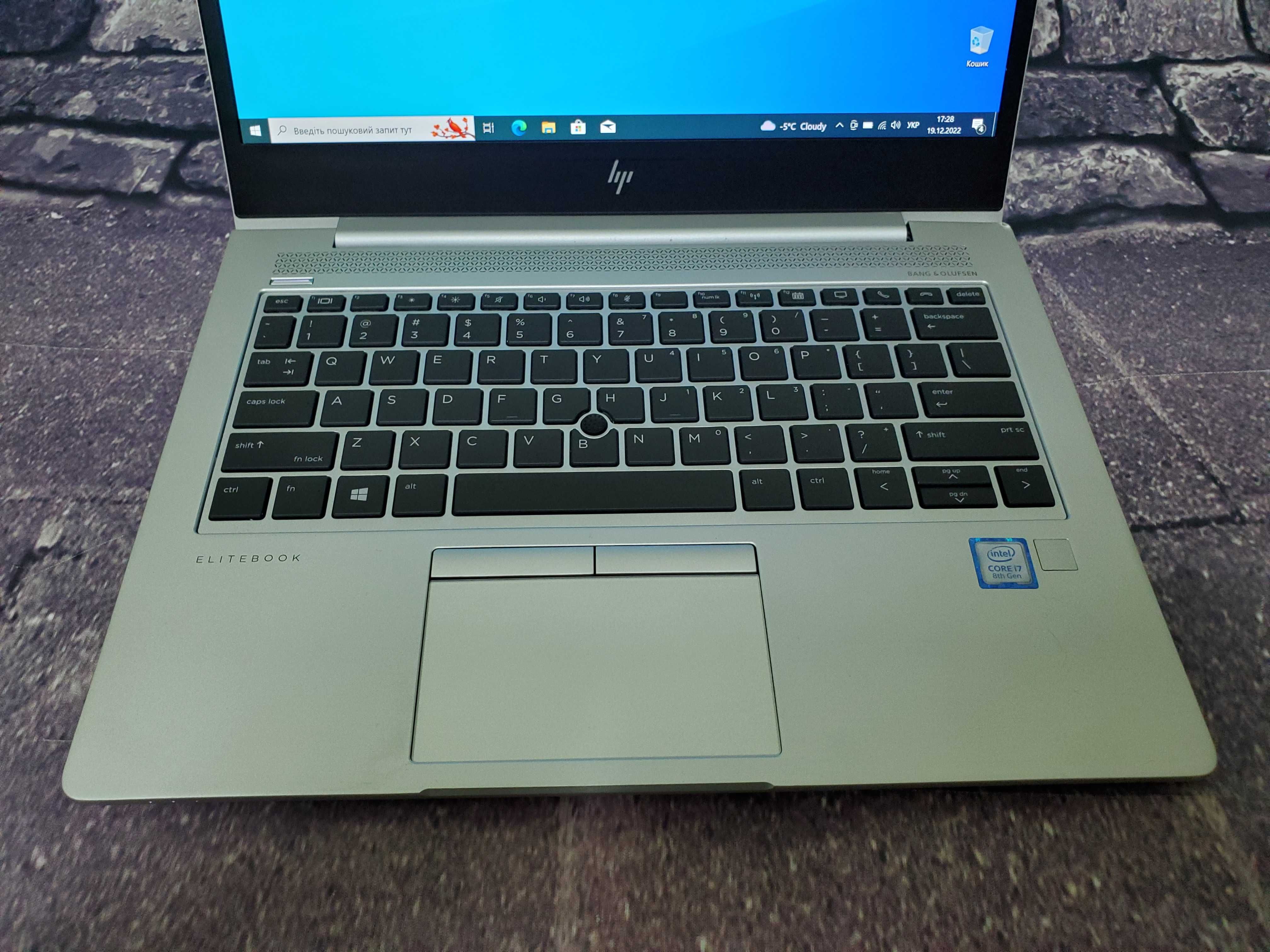 HP EliteBook 830 G5 13.3 FHD  100% sRGB IPS|i7-8650U|16 gb ram| SSD 25