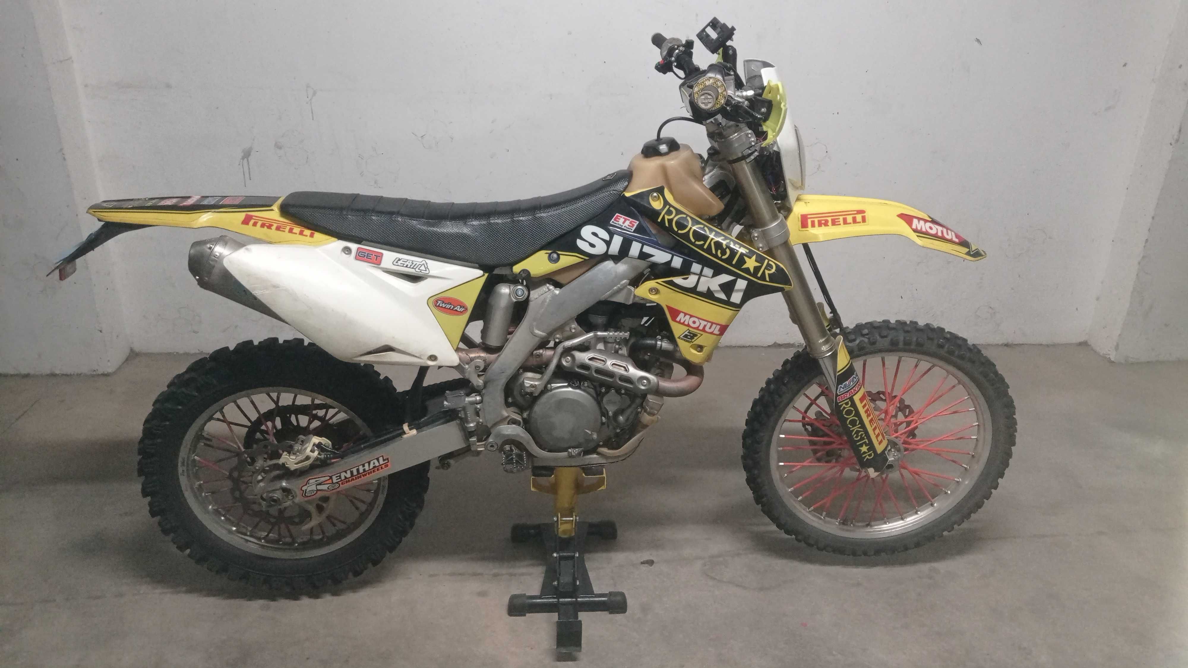 Suzuki RMZ 450 - Matriculada
