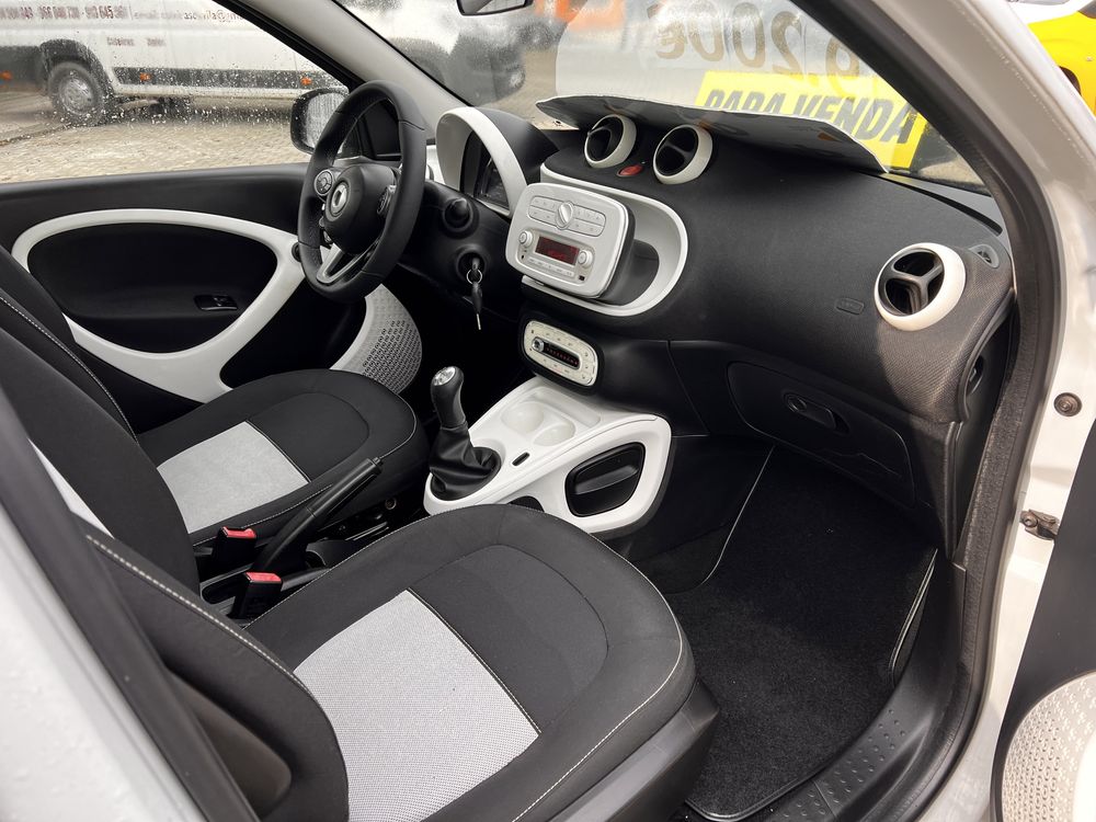 Smart forfour 1.0 - 8200€ - 90 mil kms