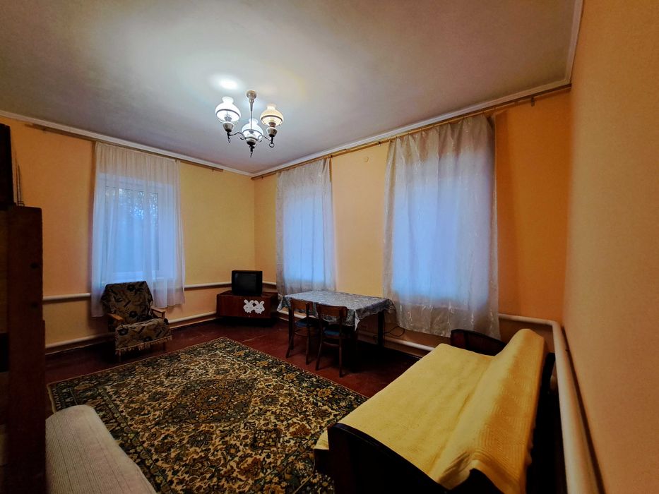 1/2 будинку, 70м2. Побут техніка, меблі. Заїзд для авто. р-н 10 школи