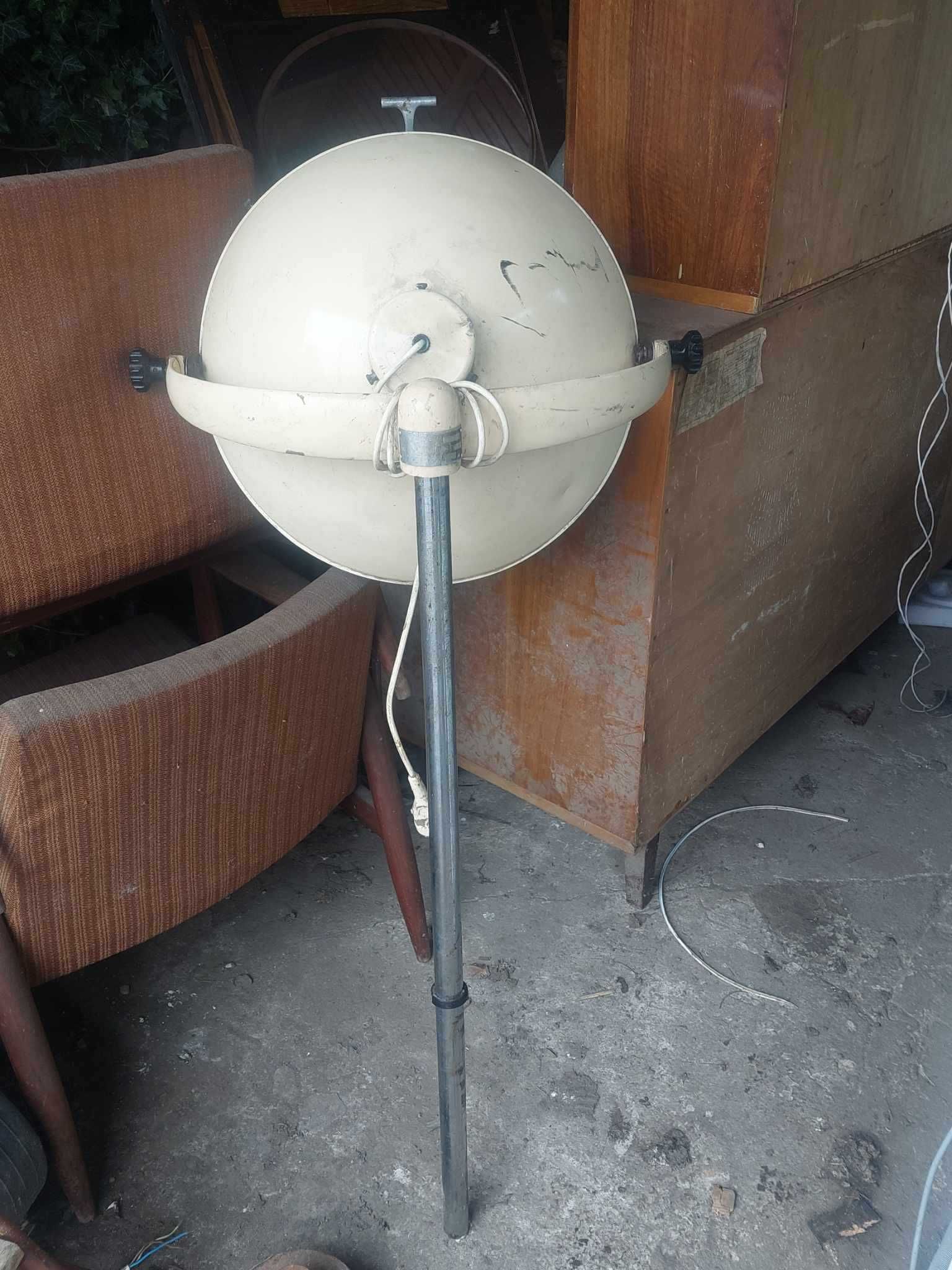 Lampa medyczna Famed lata 50-te bez podstawy.