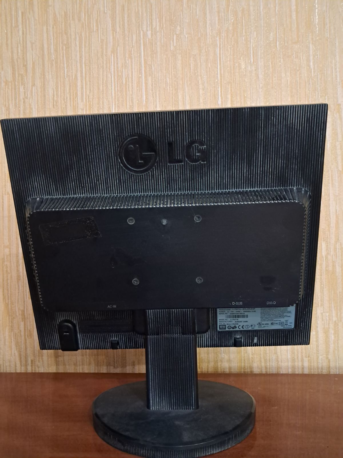 Монитор Philips 227 E3L и  LG Flatron L1752TQ