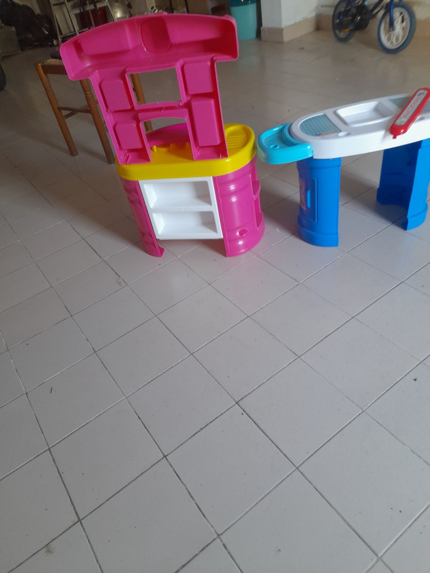 Dois artigos de criança usados.