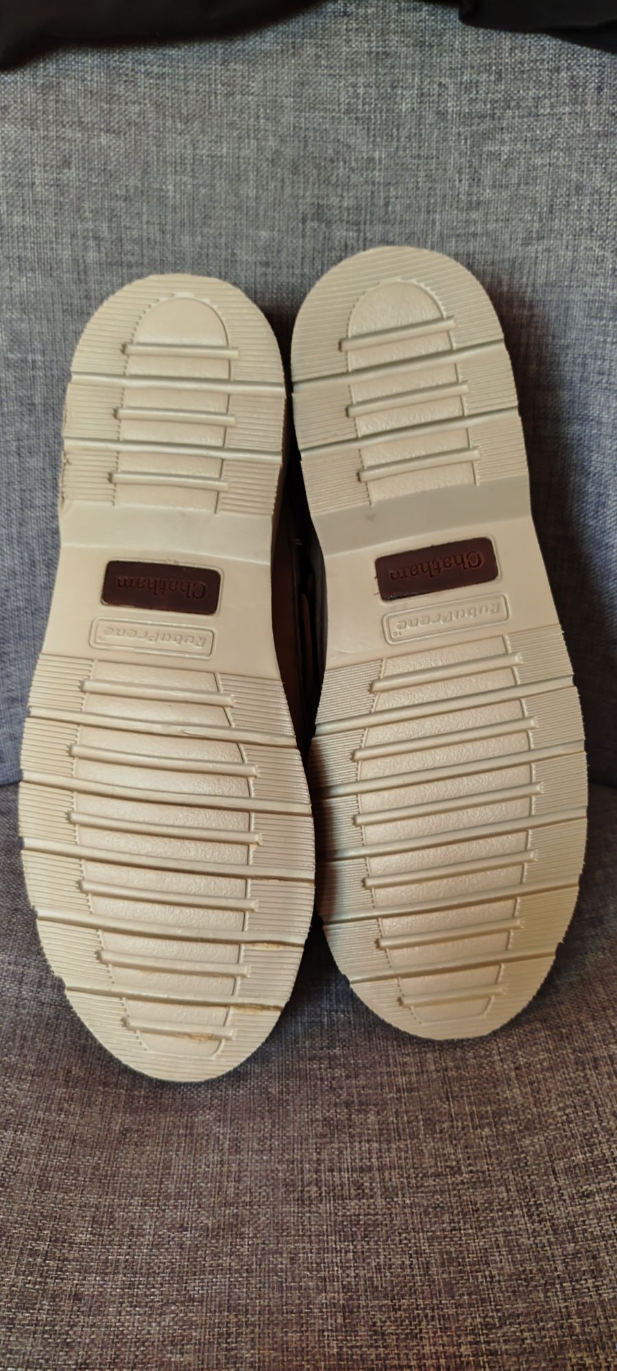Skórzane buty mokasyny żeglarskie Chatham skóra nubukowa.