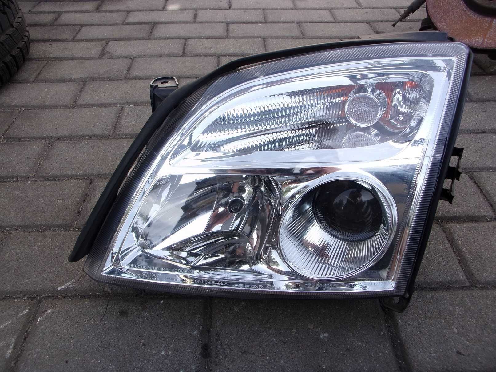 Lampa reflektor lewy przód lewa Opel Vectra C 2002R-2009R XENON