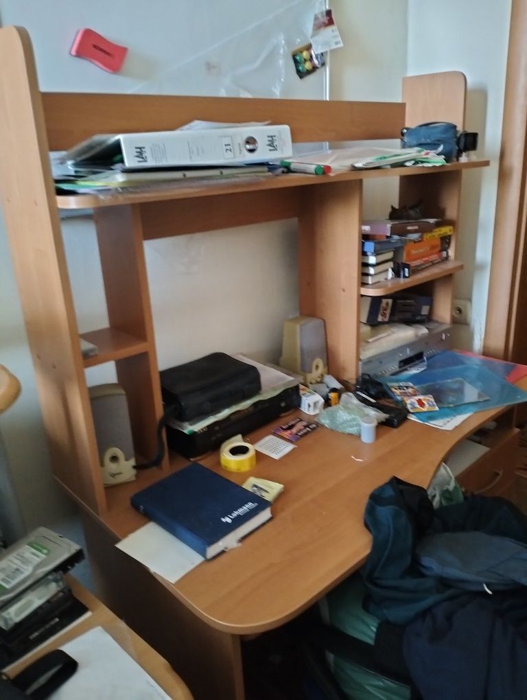 Продам стол компьютерный