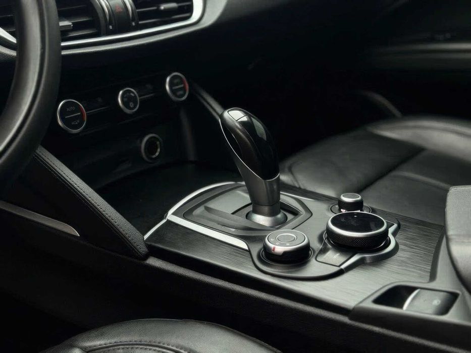 Alfa Romeo Stelvio      2018