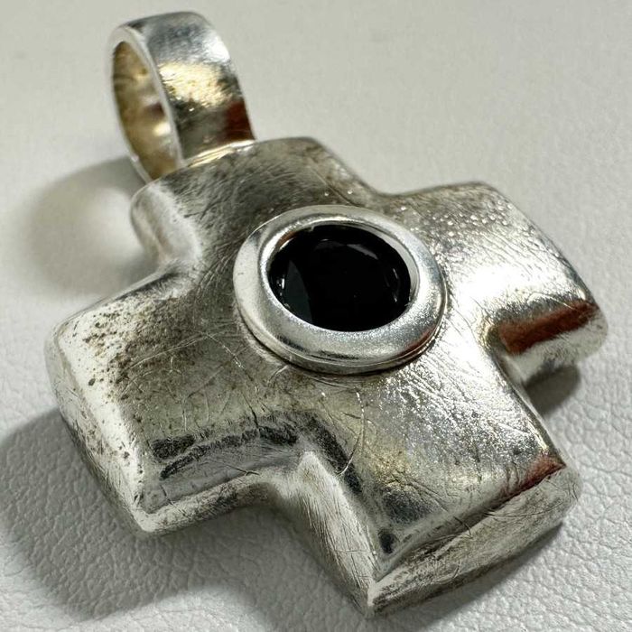 Duża zawieszka/wisiorek do łańcuszka krzyżyk z niebieskim oczkiem 925