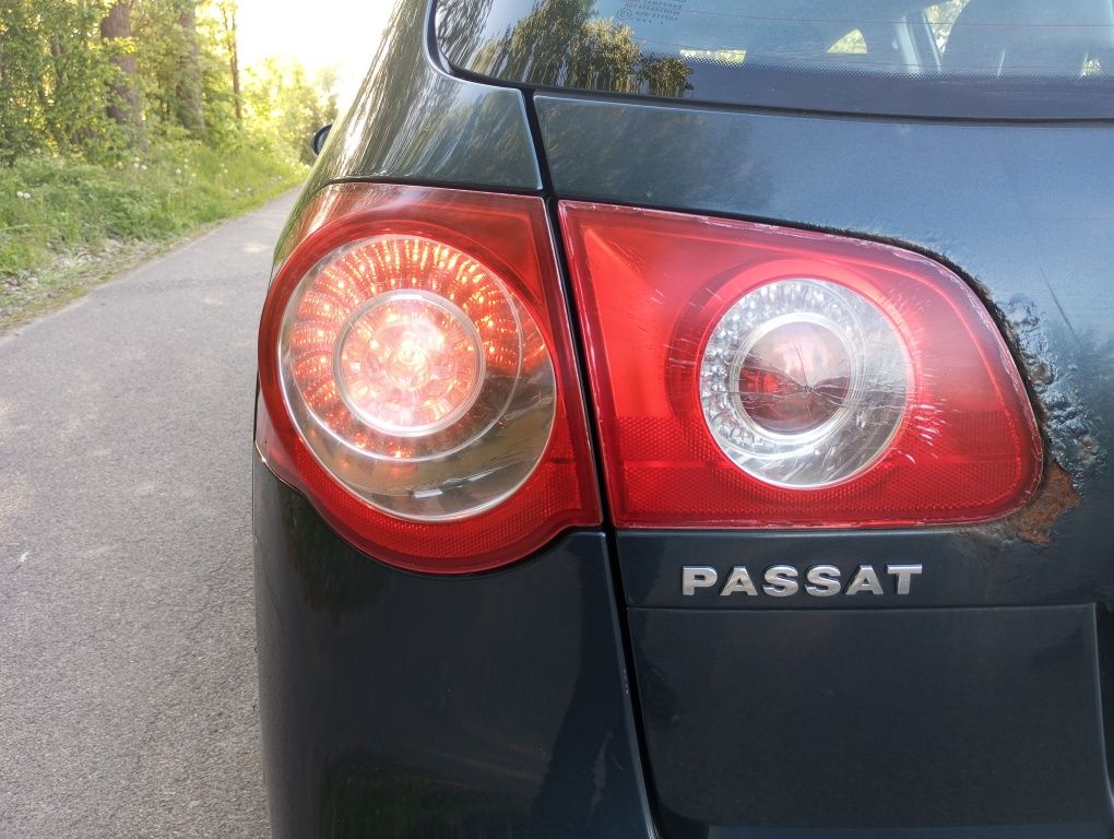 Lampa lewa w błotnik VW Passat B6 KOMBI