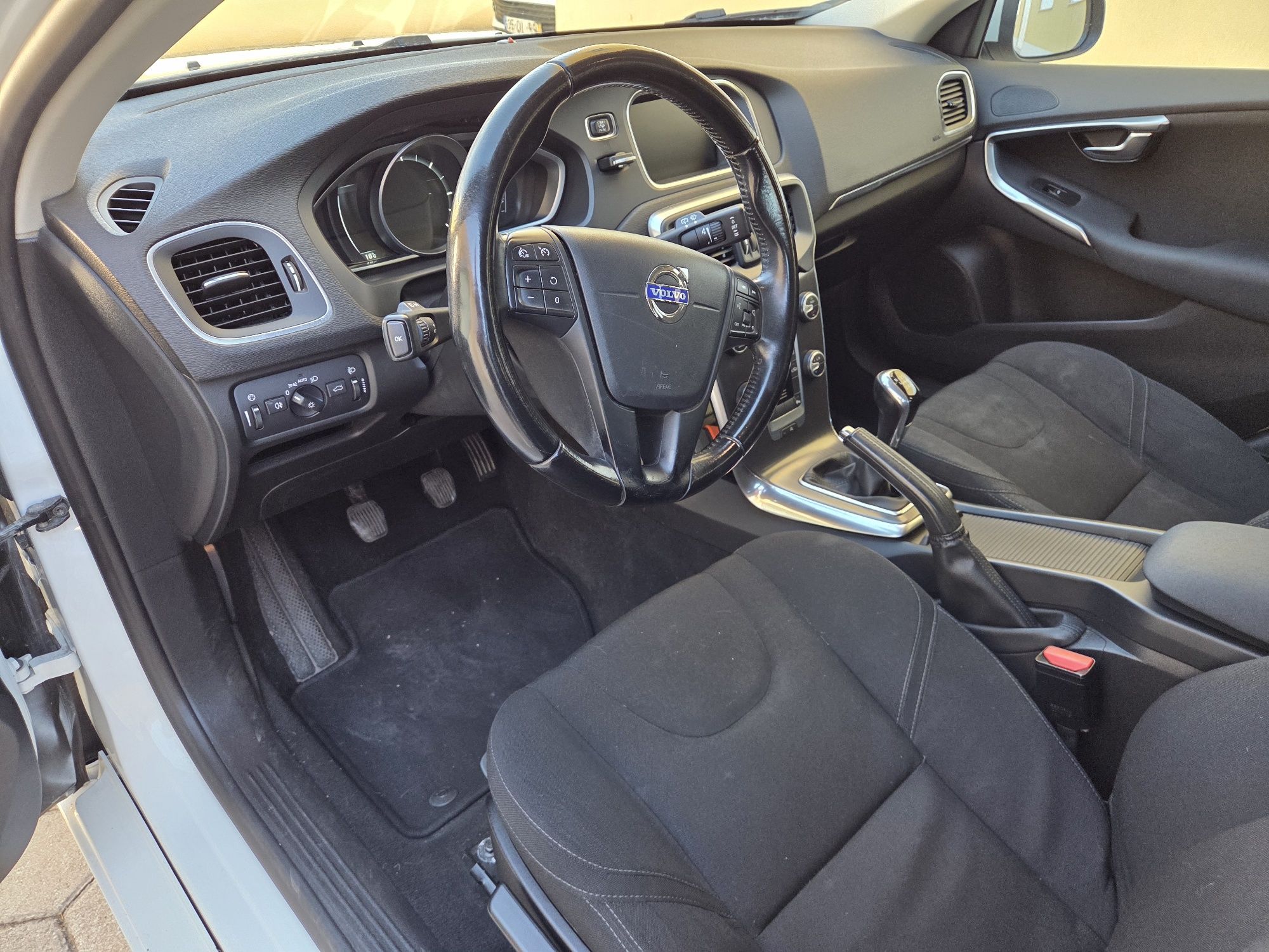 Volvo V40 D2 2014 com 181900Km