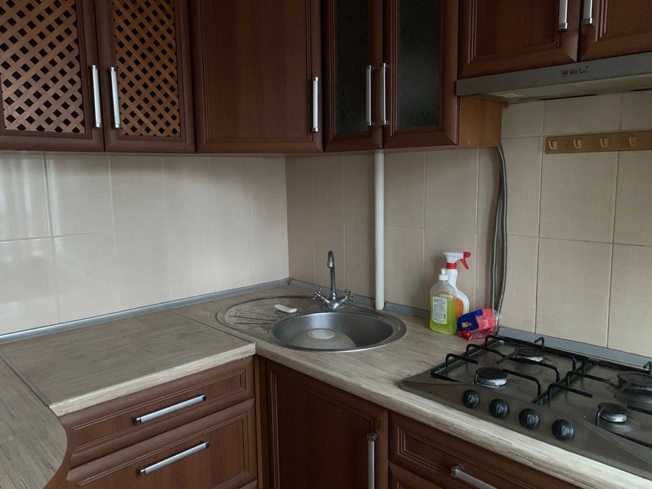 Соц.місто. Поряд з ринком