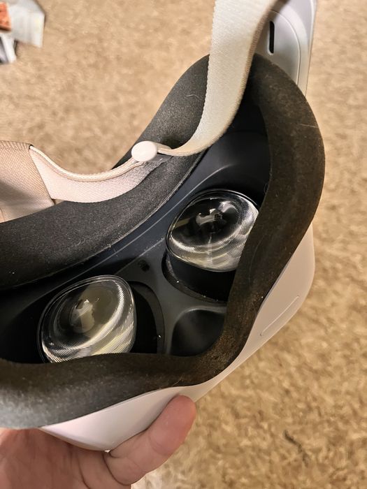 Meta oculus quest 2 64 gb не працює правий контролер!!!