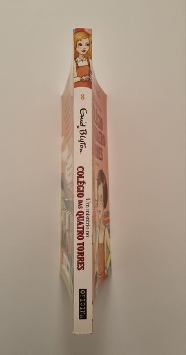 Livro "Um mistério no colégio das quatro Torres"