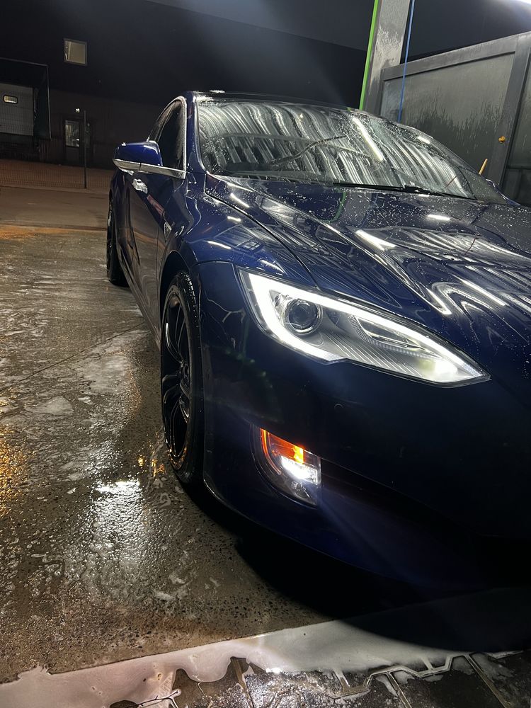 Tesla model S 90D