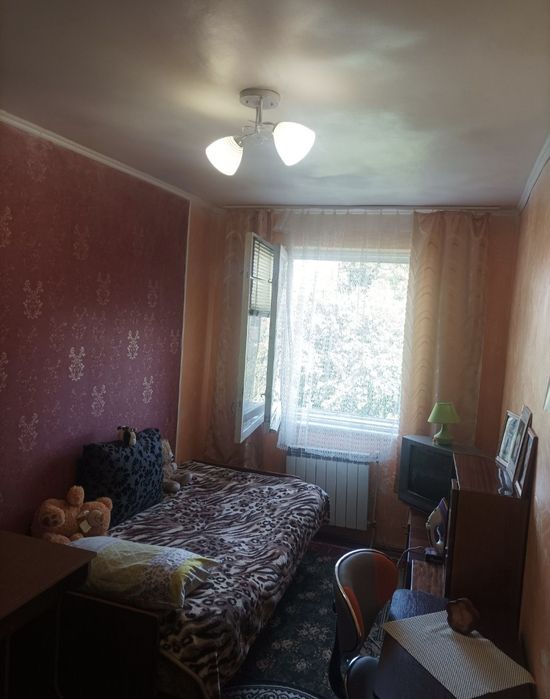 Продаж трьохкімнатной квартири неподалік центра.