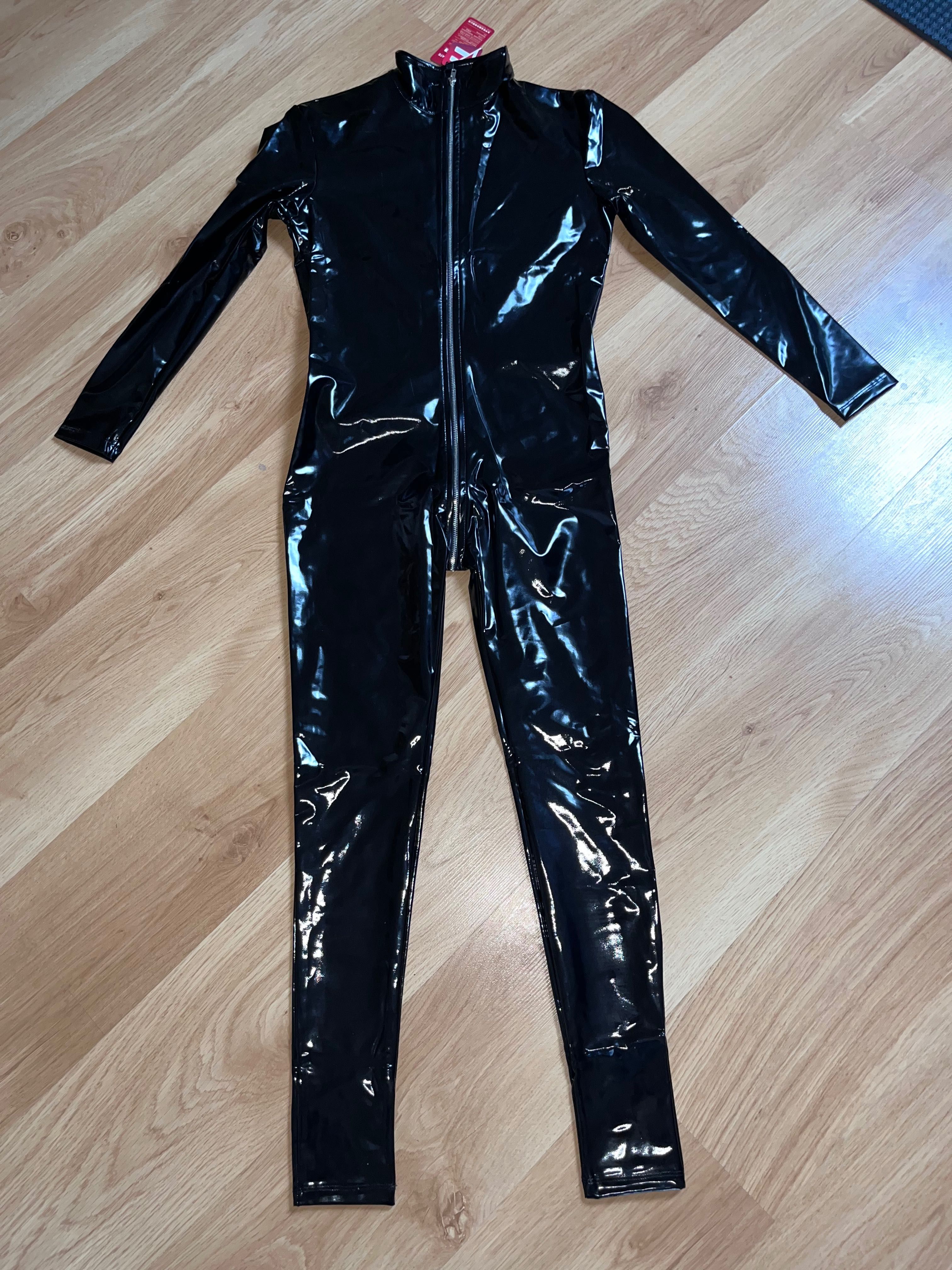 863/ Przebranie kombinezon catsuit WINYL czarne mocne S zamek metalowy