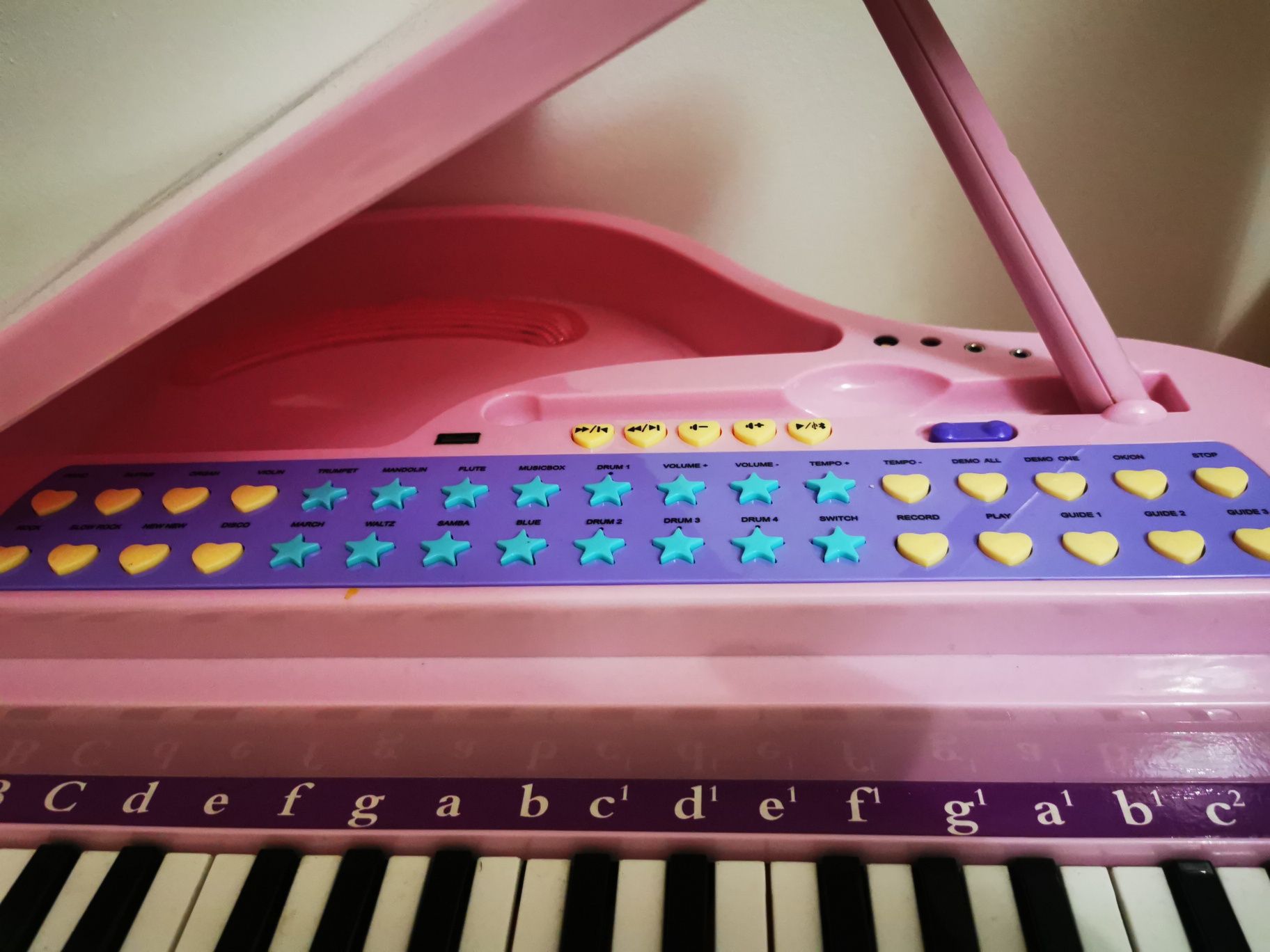 Piano rosa criança