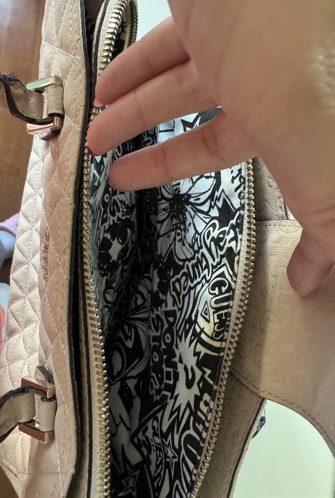 Mala Guess rosa nude brilhante