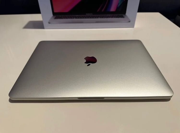 MacBook Pro 13 polegadas M1 16GB RAM 516 SSD com Acessórios