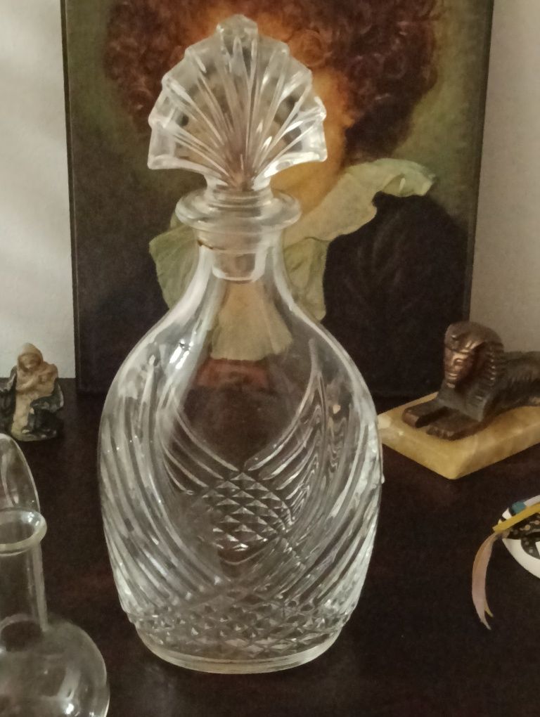 Bela garrafa/ licoreira ou outros de cristal