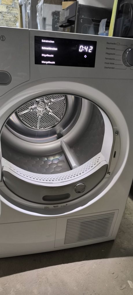 Сушильна машина(308год) Miele TWE727 wp