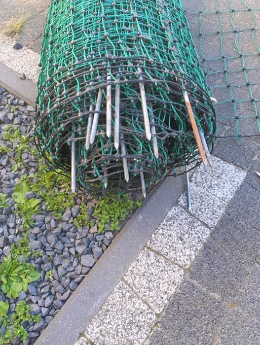 Siatka ogrodzeniowa z słupkami.  1,1m z 50m jak nowa