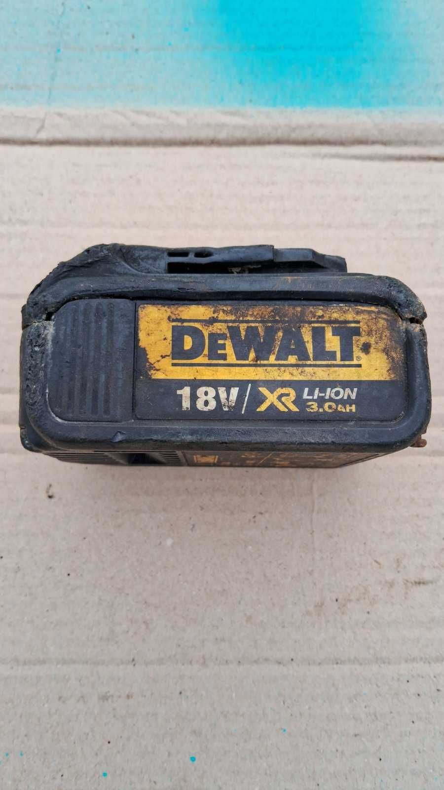 Зарядное устройство DeWALT DCB118 XR
