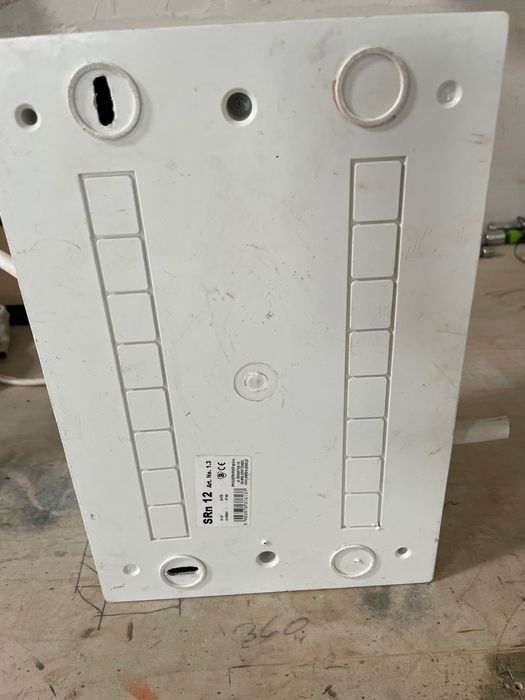 Skrzynka elektryczna z licznikiem stycznikiem  i zabezpieczeniem