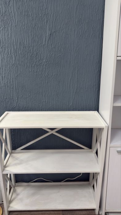 Стелаж білого кольору