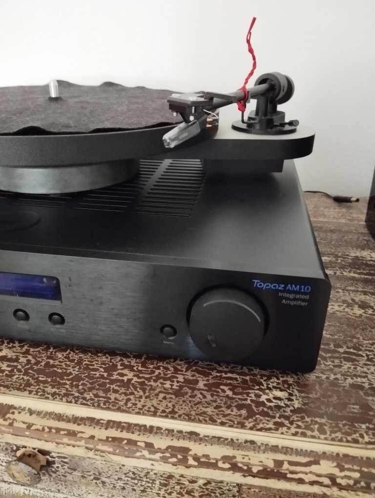 Gira Discos Novo Cambridge Audio com Amplificador e Colunas