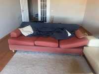 Vendo sofá vermelho em ótimas condições  50 euros