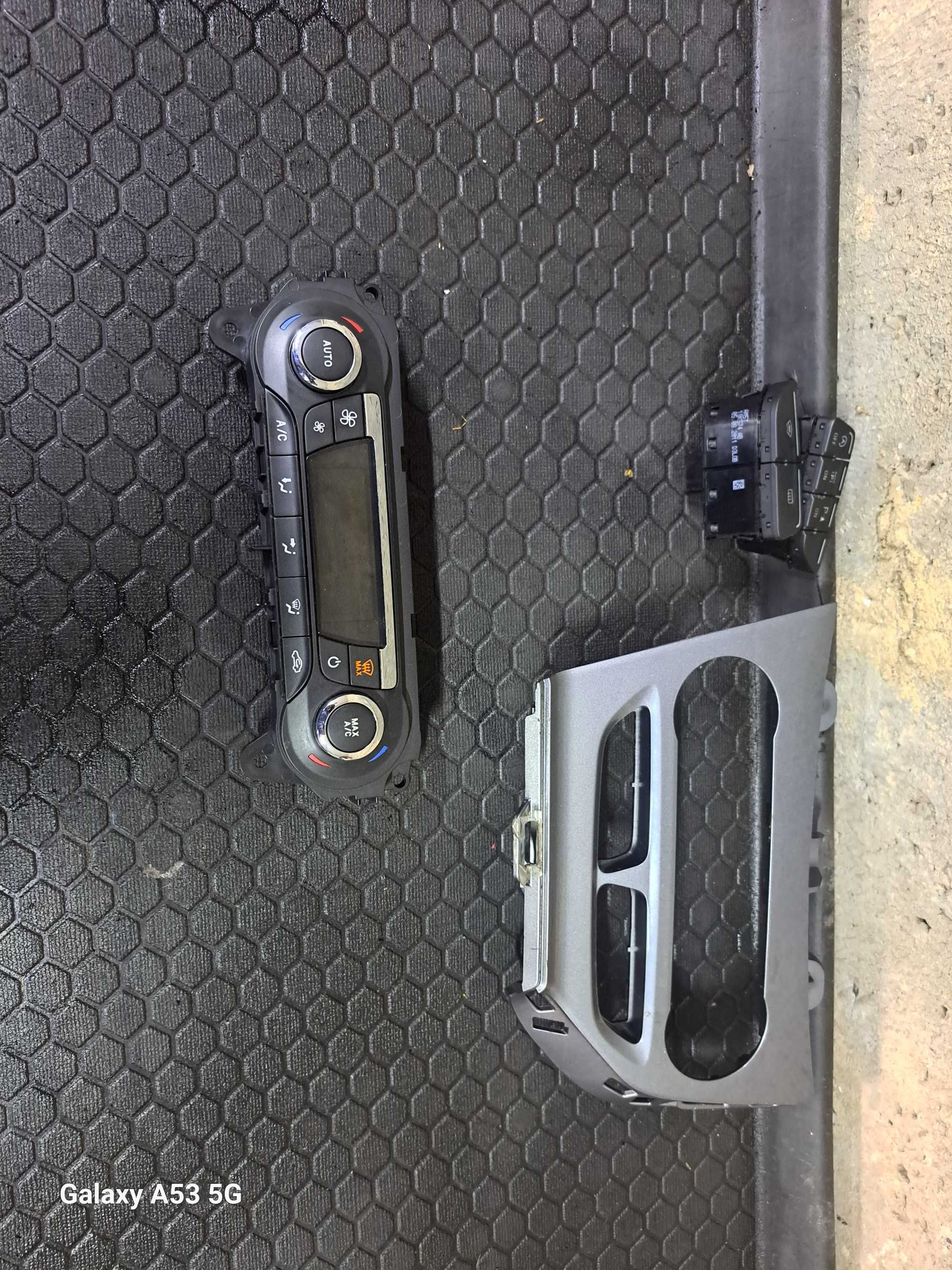 Panel klimatyzacji, obudowa, przyciski Ford Focus Mk3