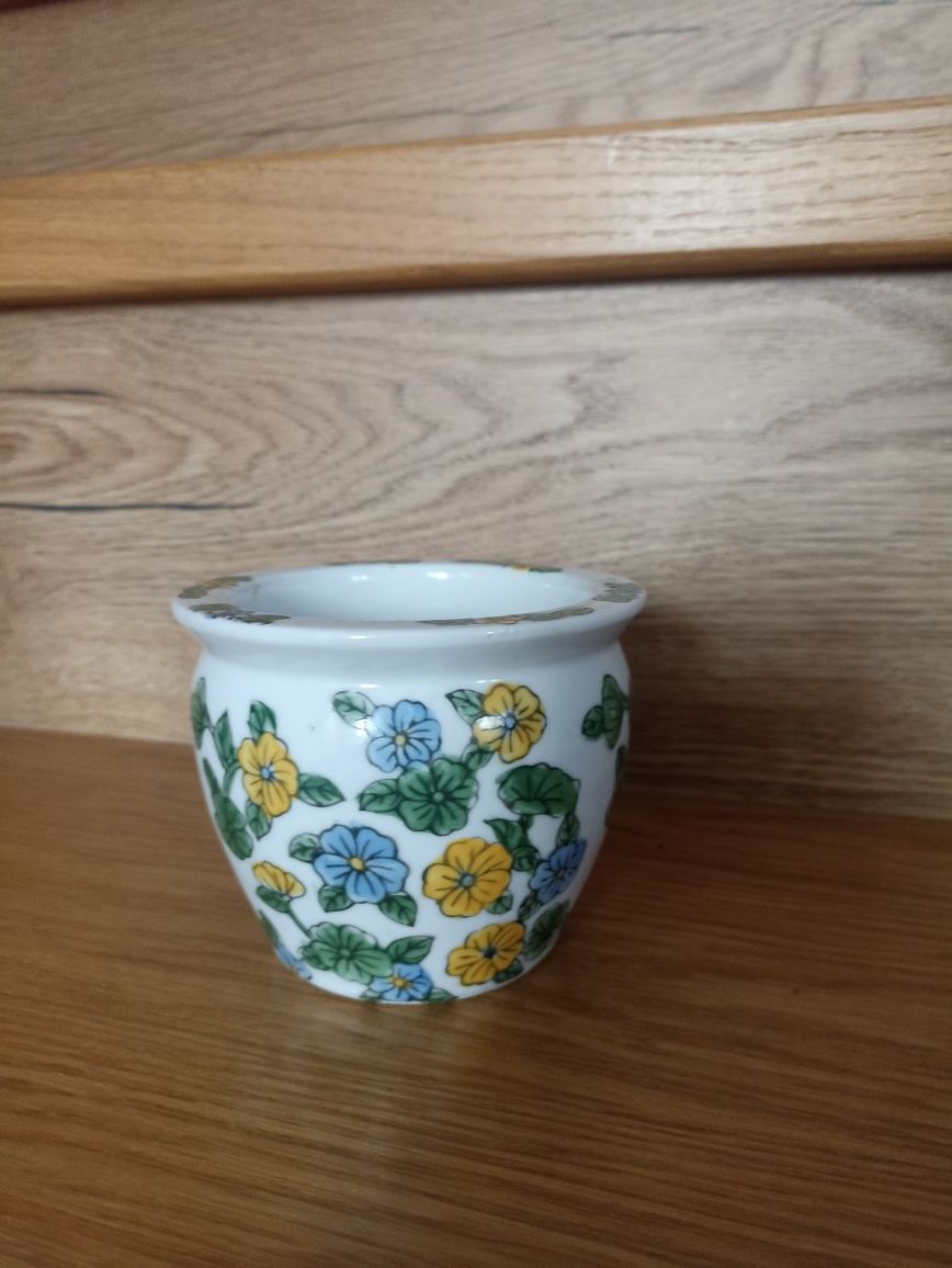 Piękna doniczka, osłonka, pojemniki ceramiczny