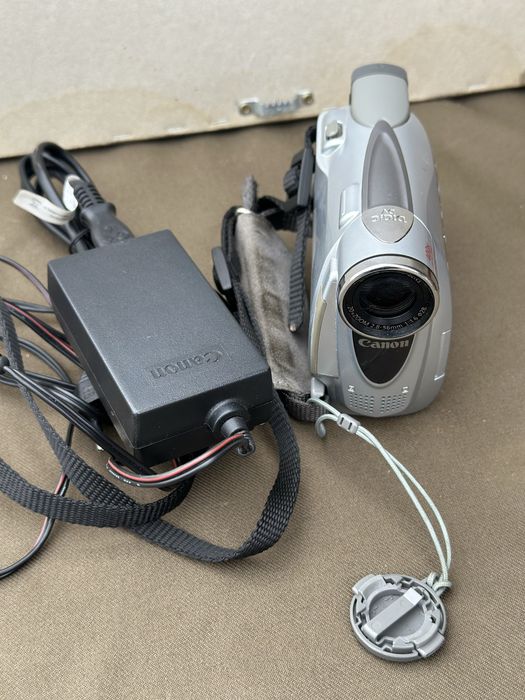 Відеокамера Canon MV 800 I
