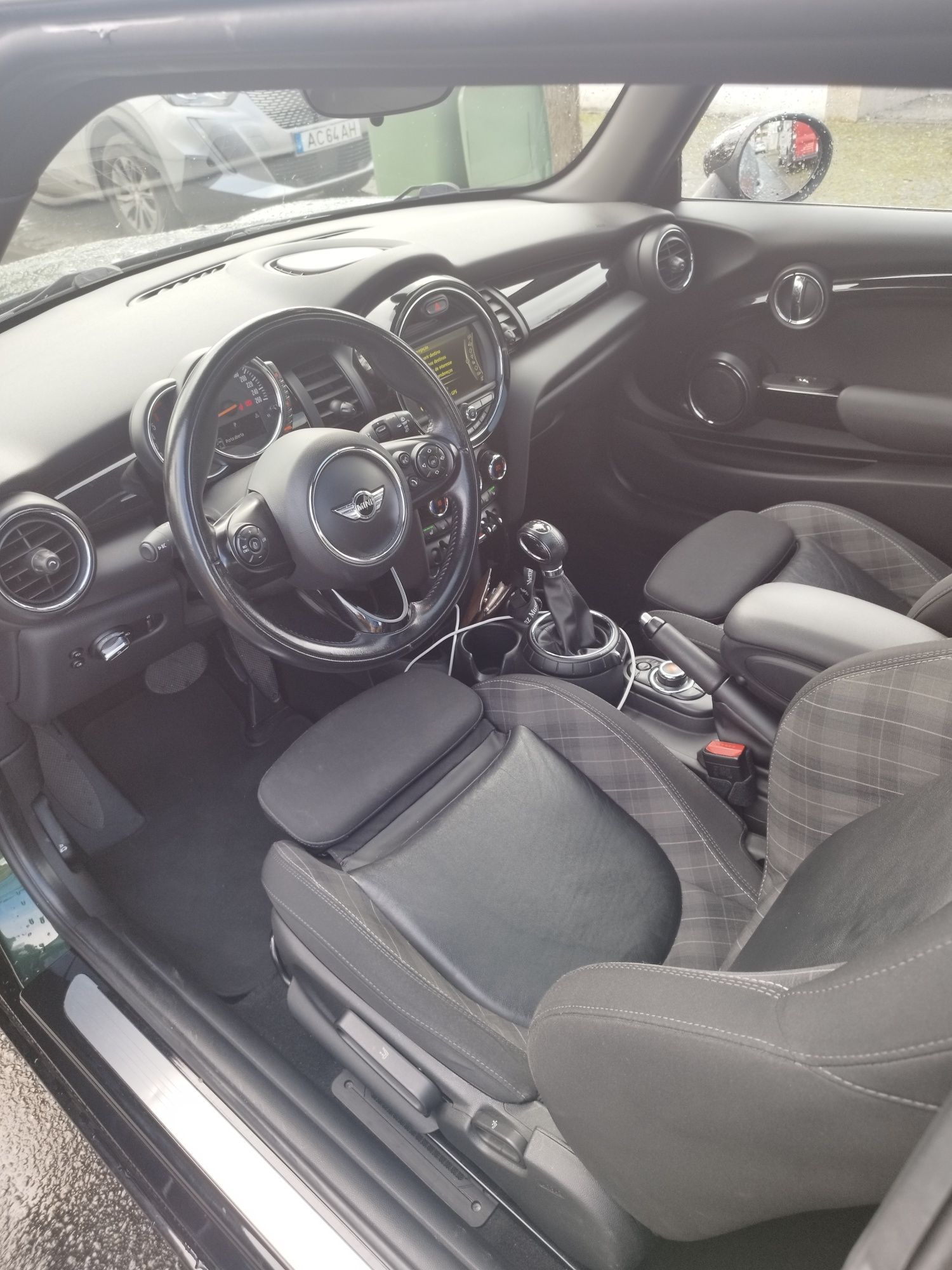 Mini Cooper impecável