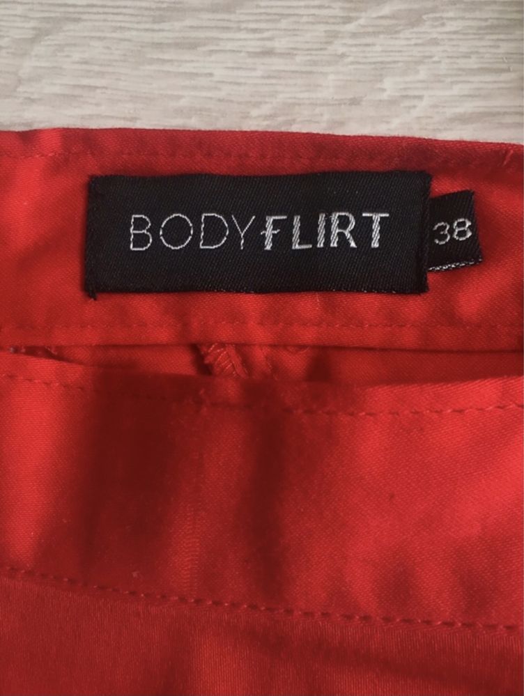Czerwona spódnica Body Flirt