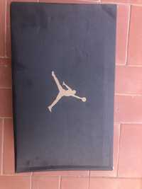 Nike Air Jordan 1 MID cinza
